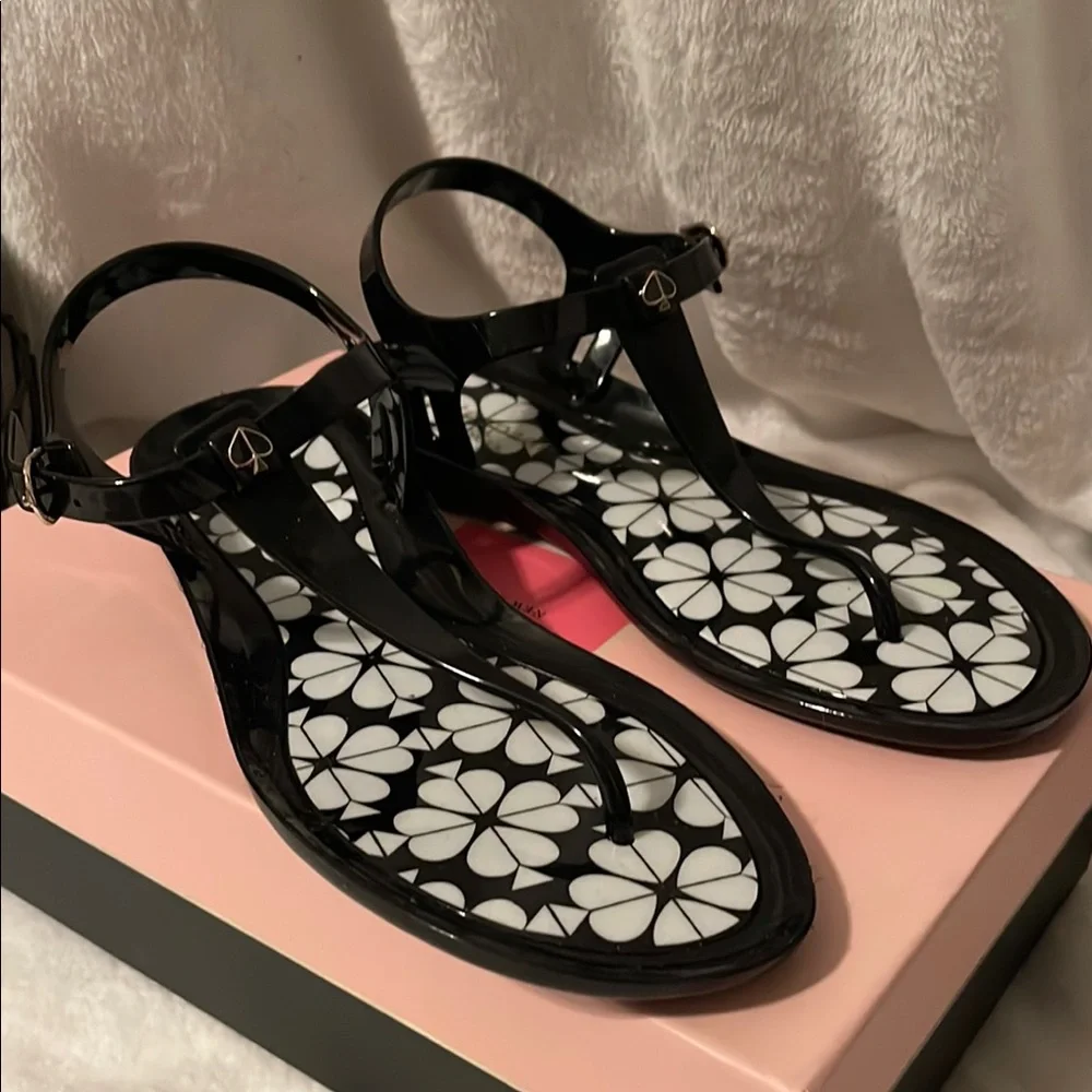 Stylish Black Sandals with Floral Design - Picture 2 of 6
